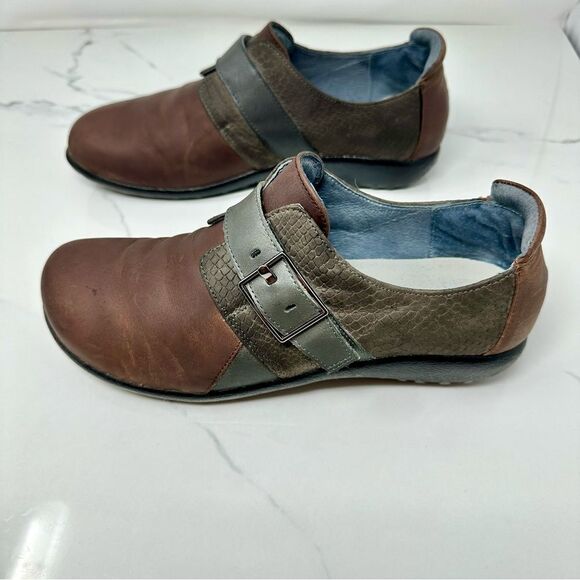 Naot Adjustable Buckle Flats- Size 9 - Picture 12 of 15
